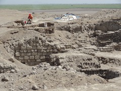 15 Archeologists excavating at El Brujo