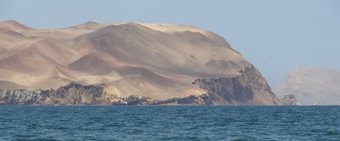 19 Desert cliffs near Ballastas