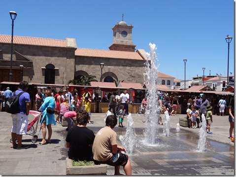 35 Market near La Serena, with fountain