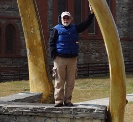04 Rick at Whalebone Arch