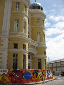 09 Bldg in Recife with decorated fence