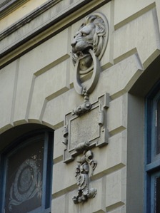 174 Lion detail on Biblioteca Nacional