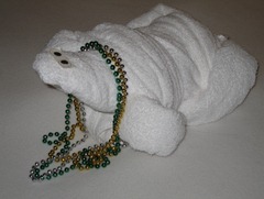 33 Towel turtle dressed for Carnaval