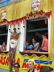 77 Olinda people in windows