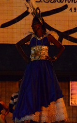 91 Canal tour costumed woman