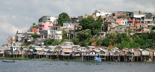 02 Manaus stilted houses
