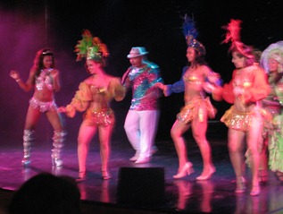 120 Amazonia Folklorico show