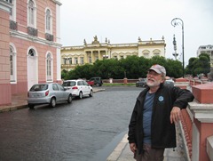 50 Rick at Teatro in front of Palacio da Justica