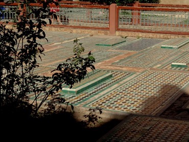 88a. Marrakesh Saadian tombs - graves of entourage