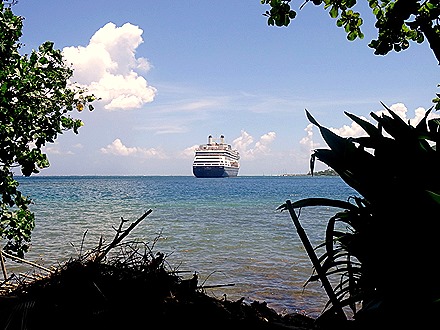 37. Opanuhu Bay, Moorea
