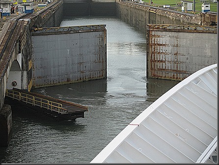 05 Lock door opening at Gatun