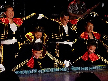 24. Indonesian Crew Show