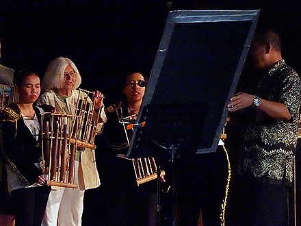 51. Indonesian Crew Show