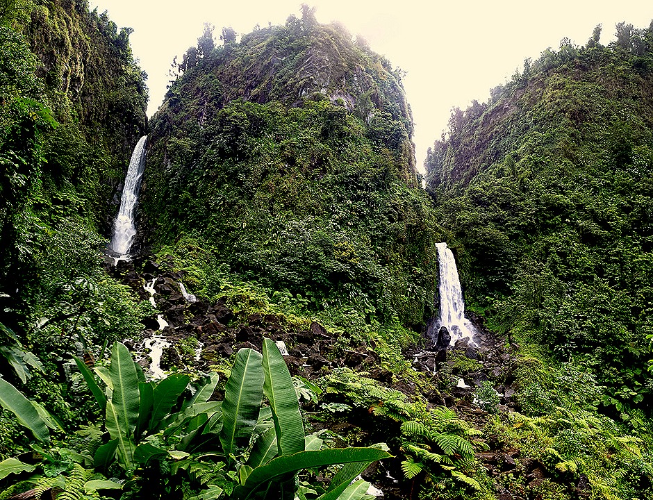 32a. 2022, 03-221  Roseau, Dominica_stitch