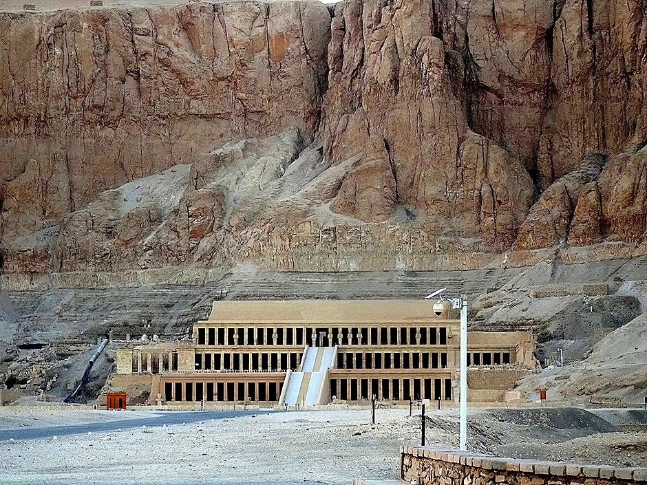 246.  Luxor-topaz-denoise